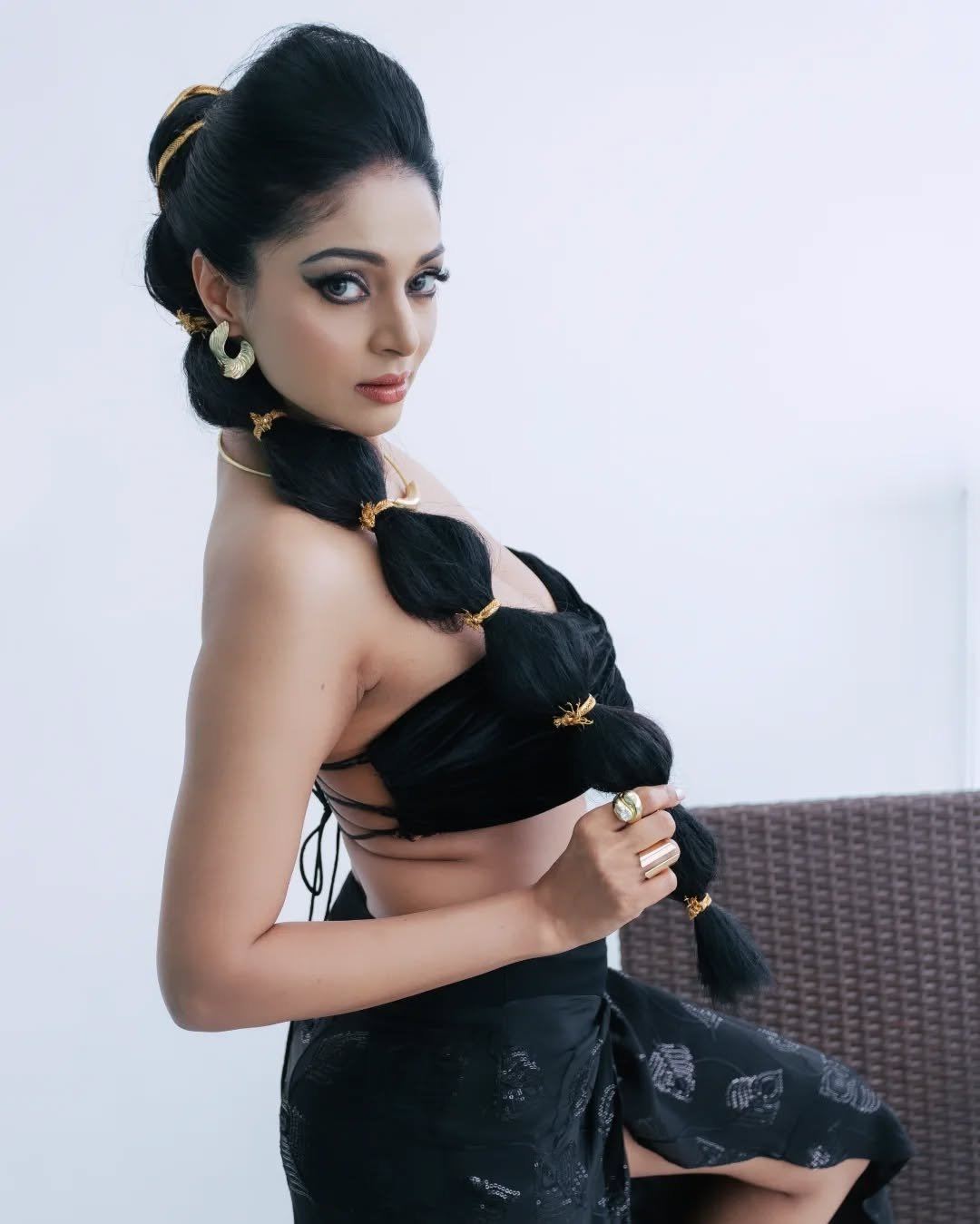 Sanam Shetty Sharp Eye Makeup And Gold Jewel Pieces