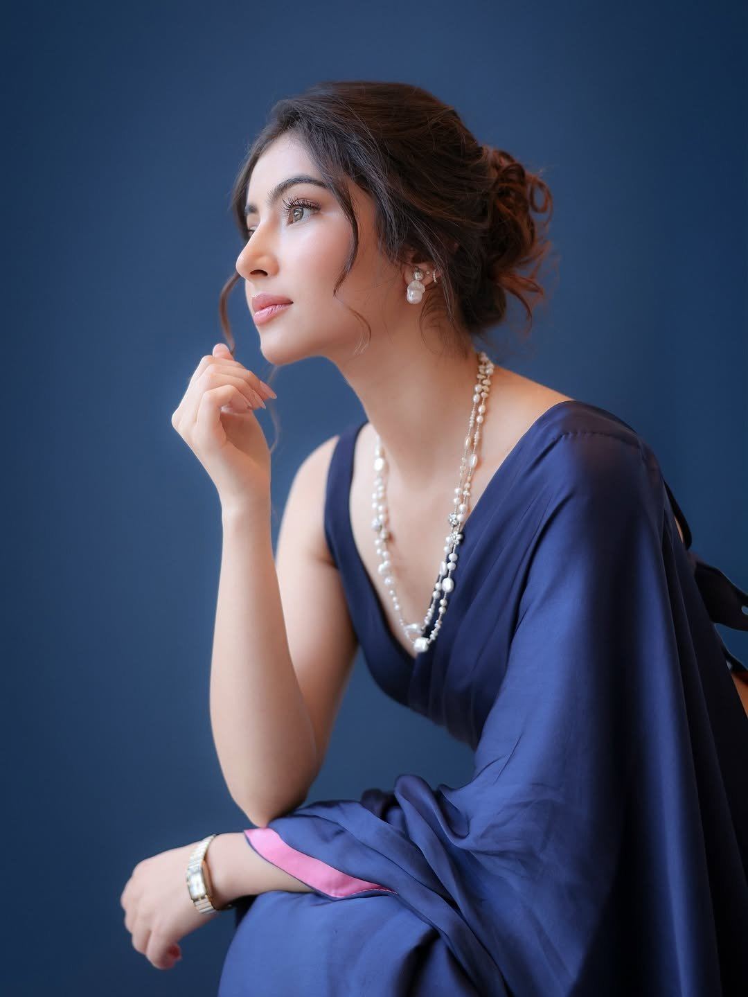 Sara Arjun Trendy Sleeveless Navy Blouse Look!!!!