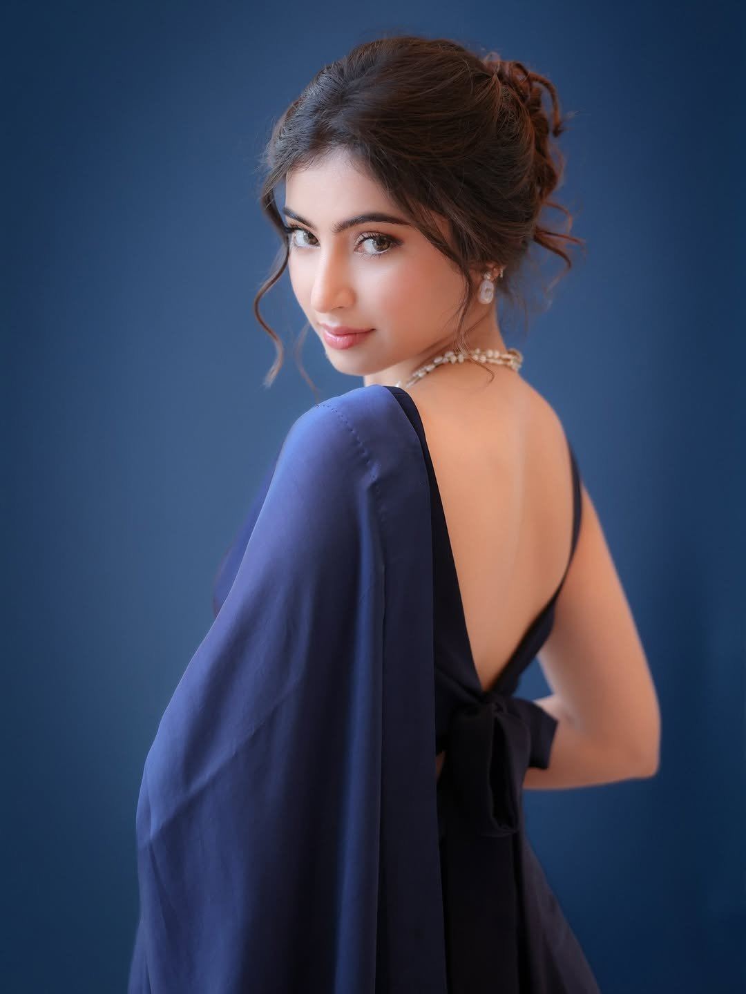 Sara Arjun Hand On Chin Bold Ethnic Pose Image!!!