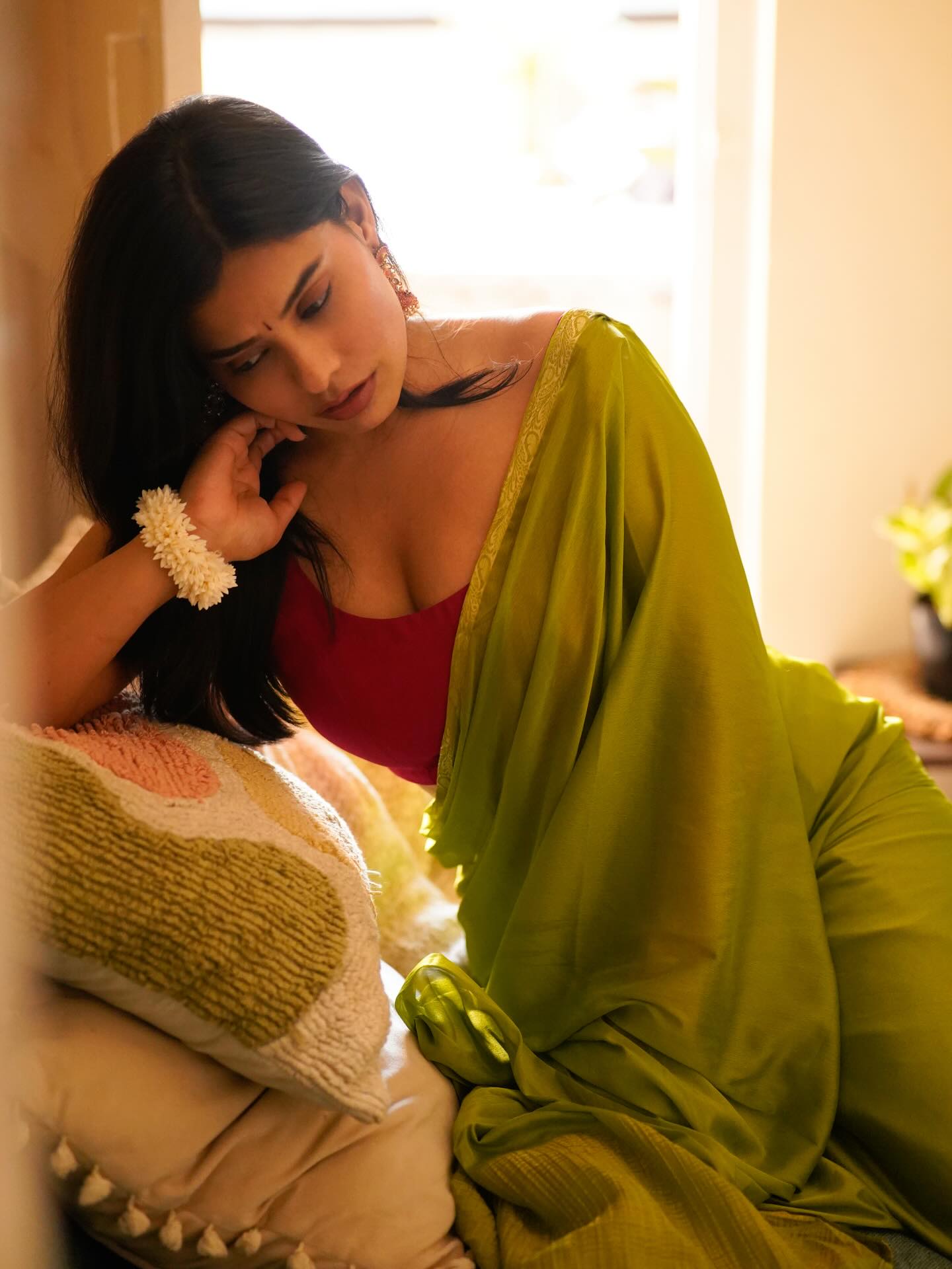 Shalini Chauhan Shows Bold Attitude In Classic Saree Look