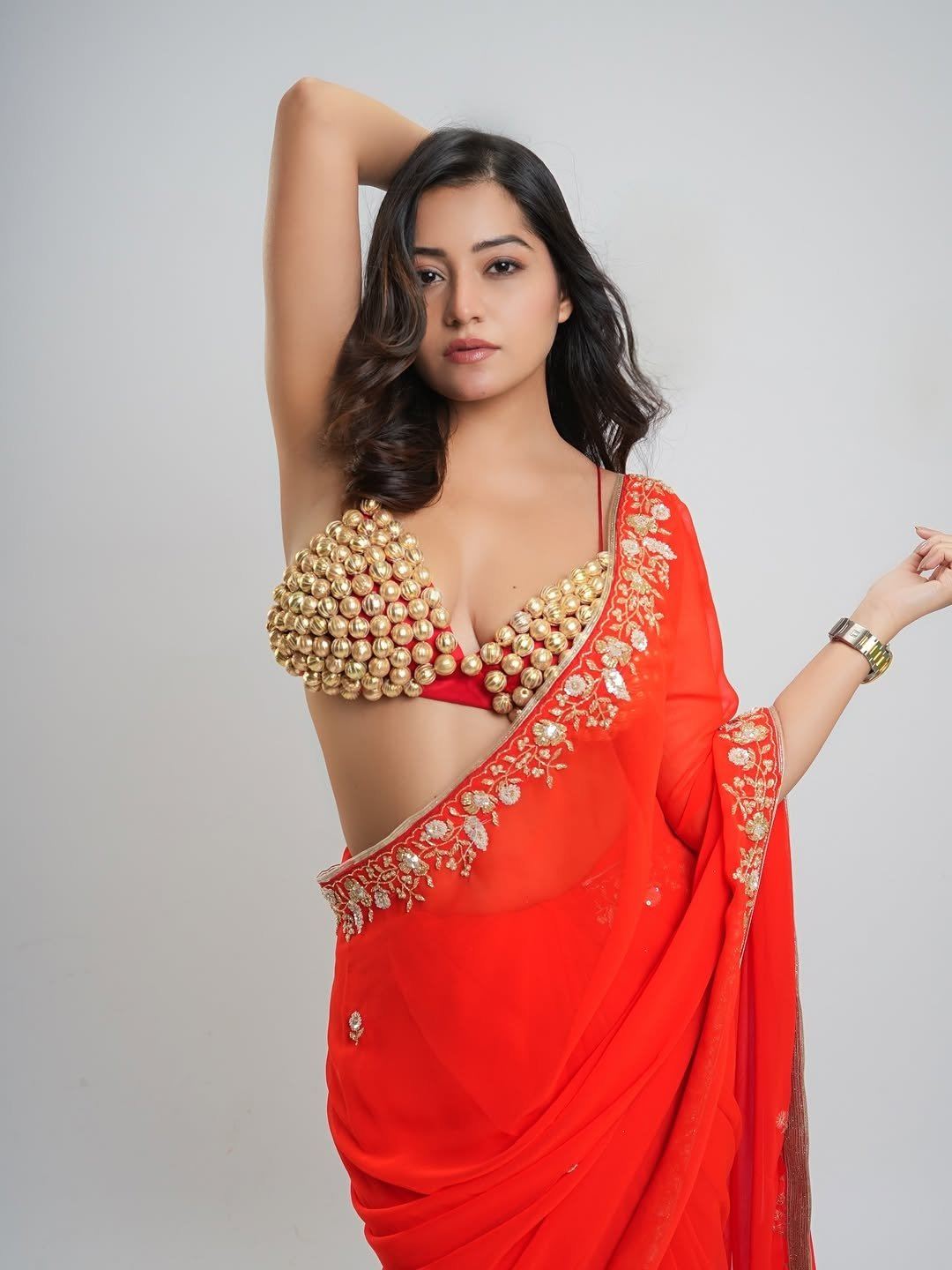 Simran Kaur Gorgeous Red Saree Navel Show Images