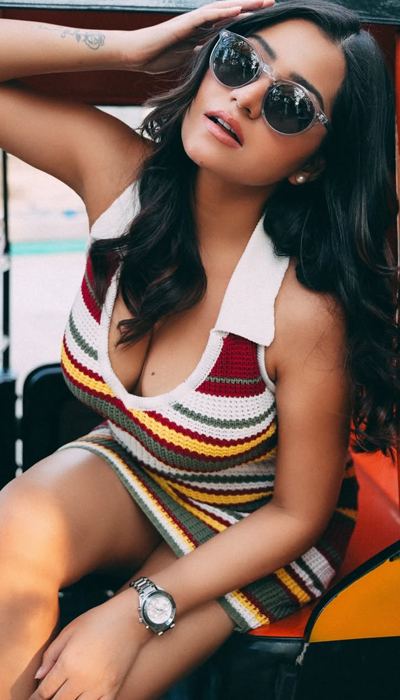 Simran Kaur Slays In Vibrant Multi Colored Wear