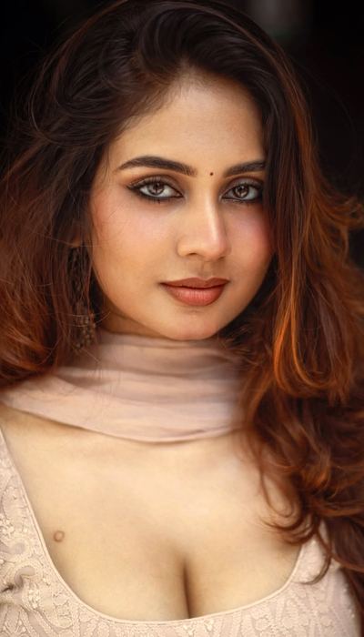 Srushti Bannatti Showing Off Trendy Desi Styling