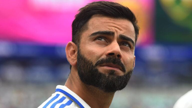 Virat Kohli reacting to crowd behaviour