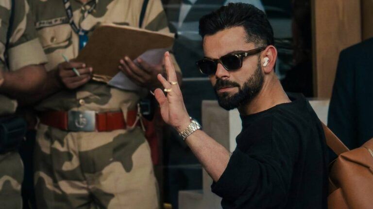 Virat Kohli surrounded by fans in Vadodara