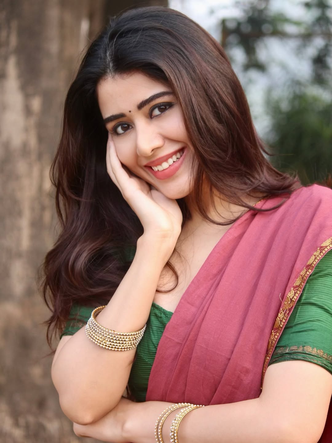 Aarti Chhikara Posing Boldly In Green Desi Top