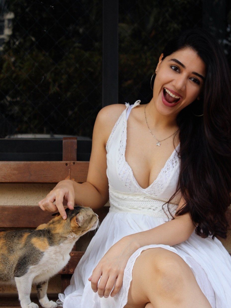 Aarti Chhikara Posing In Bold White Summer Dress