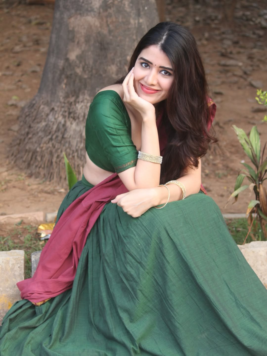 Aarti Chhikara In Crispy Ethnic Fashion Details