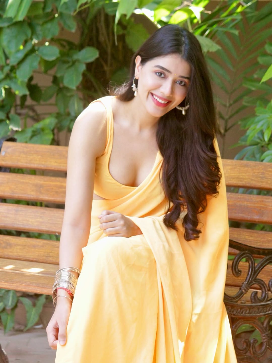 Aarti Chhikara With Bangles And Glow
