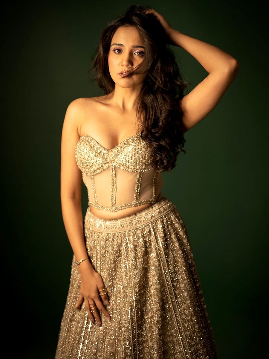 Ashi Singh glamorous golden dress style
