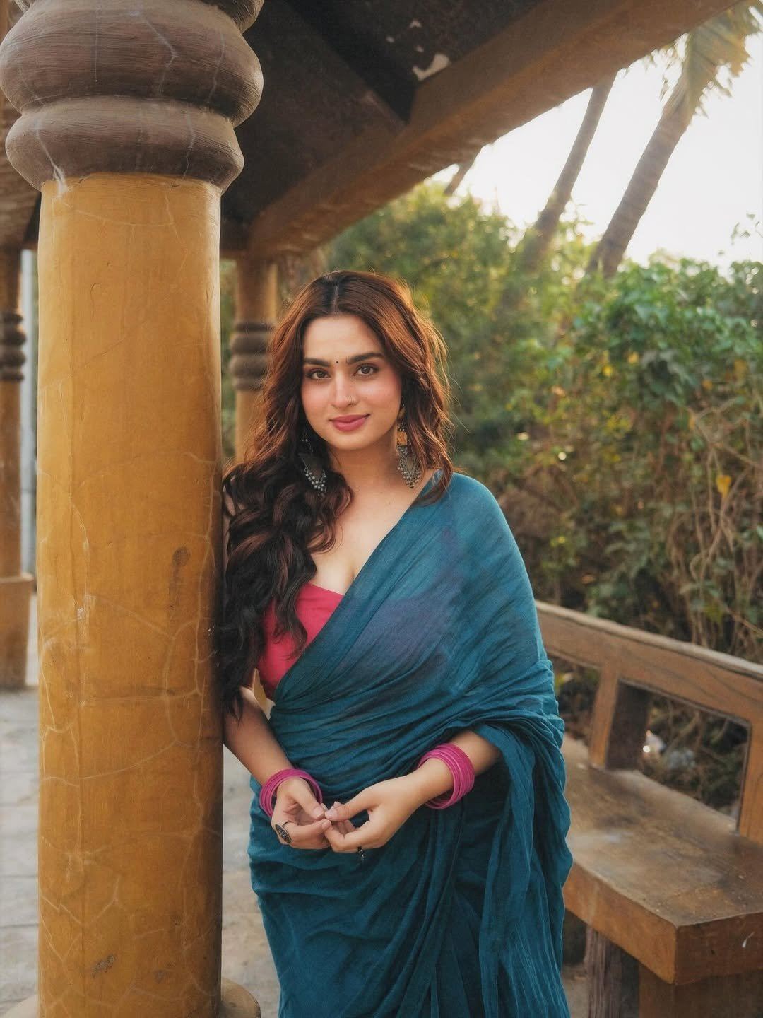 Ayesha Khan Leaning Against A Pillar In Desi Style