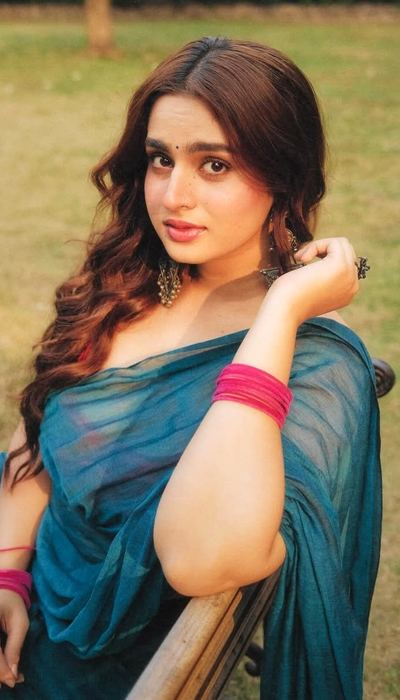 Playful Expressions Of Ayesha Khan In Ethnic Wear