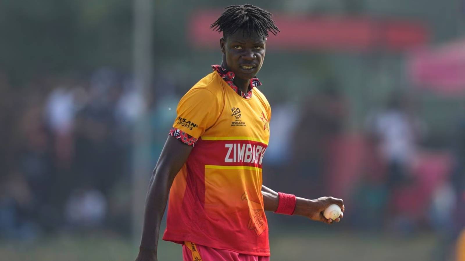 Blessing Muzarabani bowling