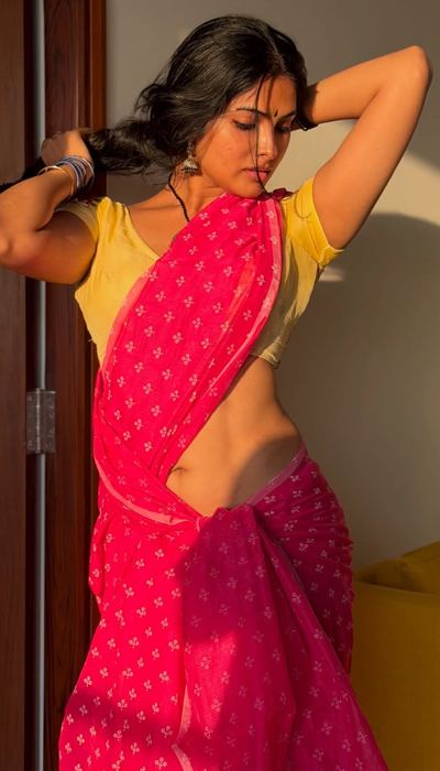 Divi Vadthya Flaunting Sleek Midriff Fashion