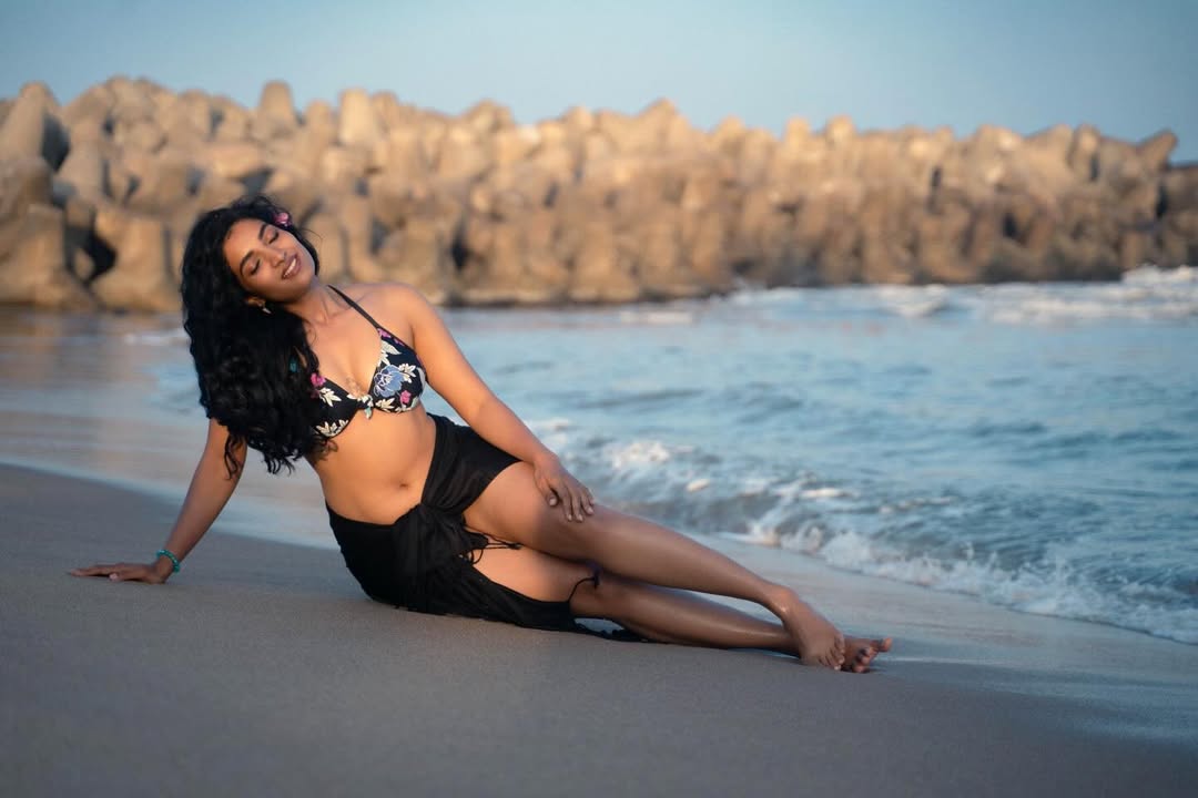 Gayatri Chaganti Flaunting Curves In Floral Top