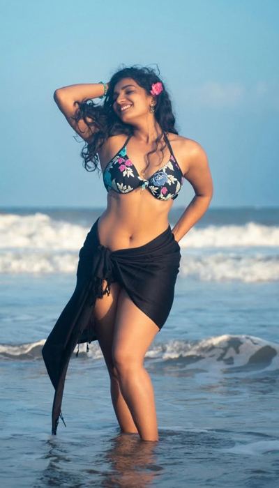 Gayatri Chaganti Looking Chic In Beach Outfits