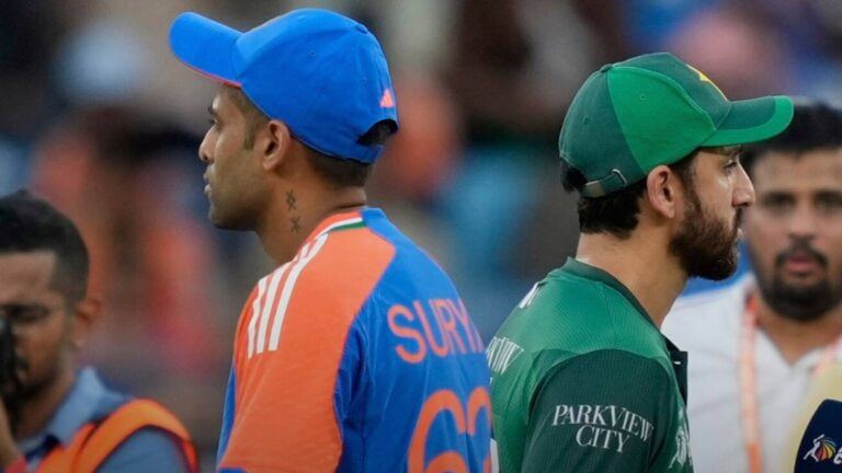 India Pakistan cricket match stadium crowd