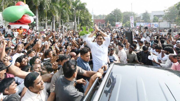 Jagan at Pulivendula visit