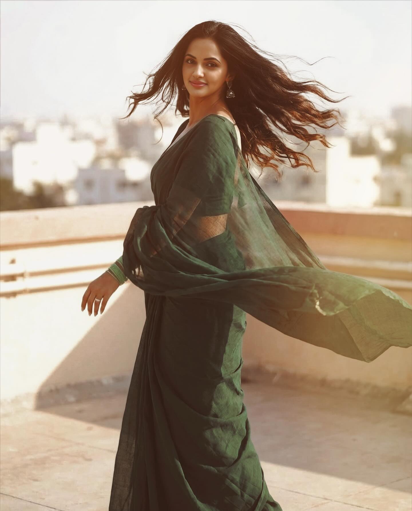 Sunlit Green Saree Look With Strong Visual Impact