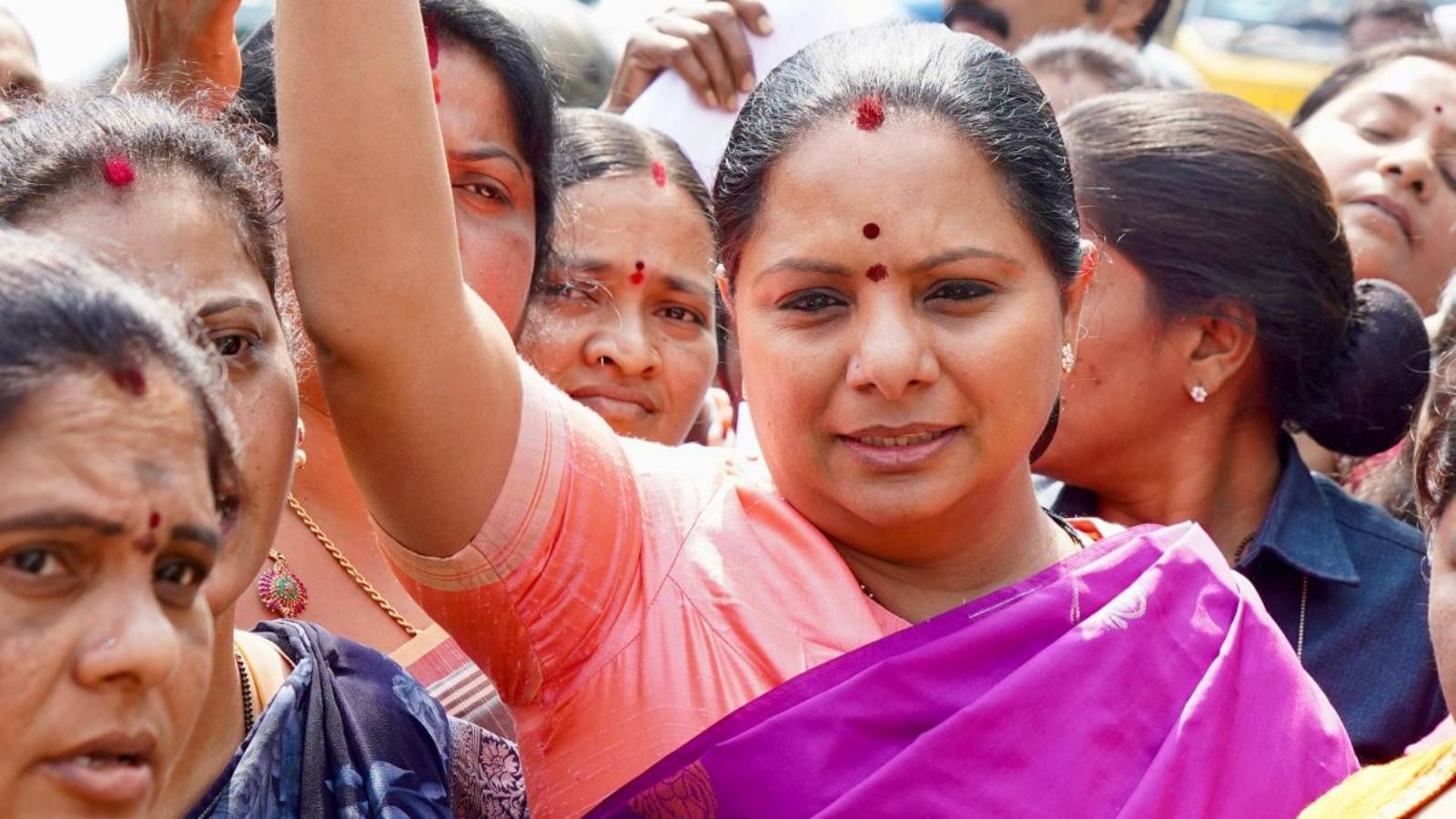 Kavitha birthday message to KCR