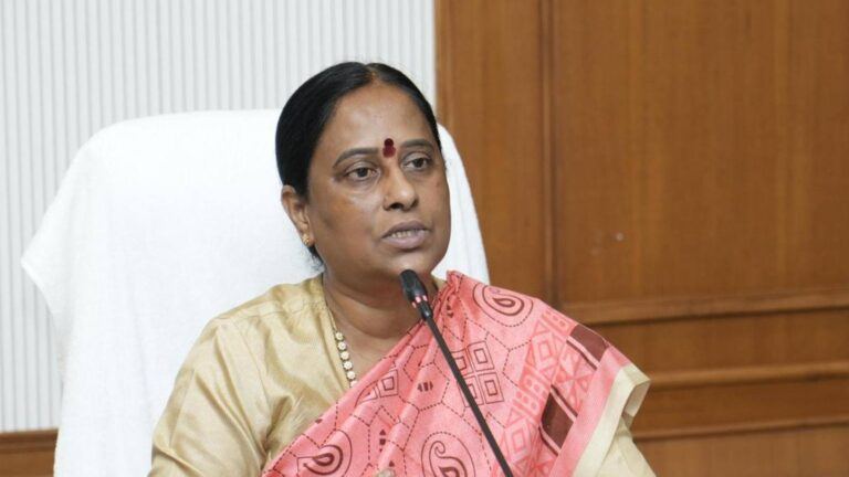 Konda Surekha speaking at press meet