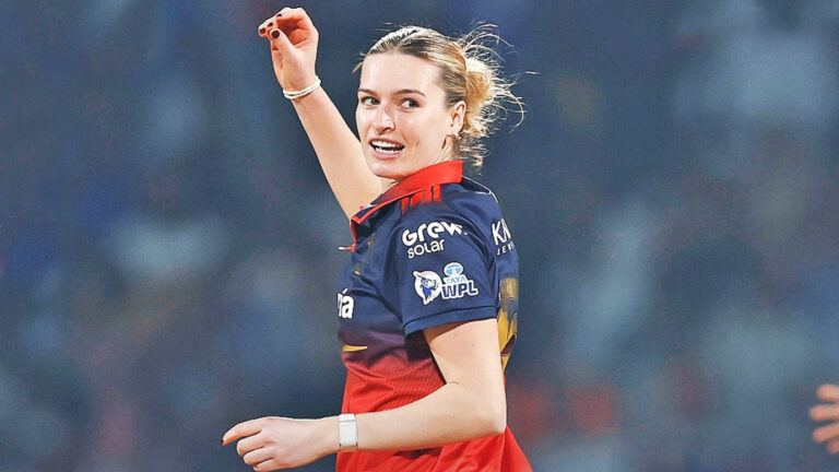 Lauren Bell RCB fan support