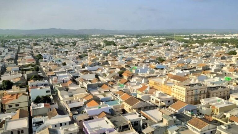 Madhapar village streets in Gujarat