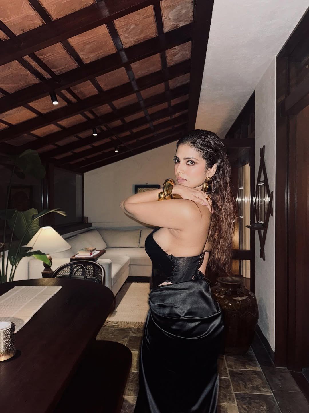 Sleek Wet Hair Styling On Malavika Mohanan Face