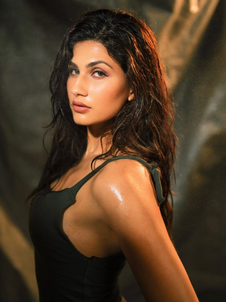 Nidhhi Tapadia Bold Style With Confident Pose