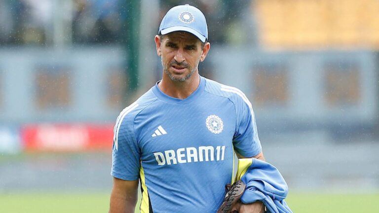Ryan ten Doeschate Flags India Spin Worry