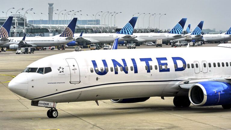 United Airlines pressurization failure incident