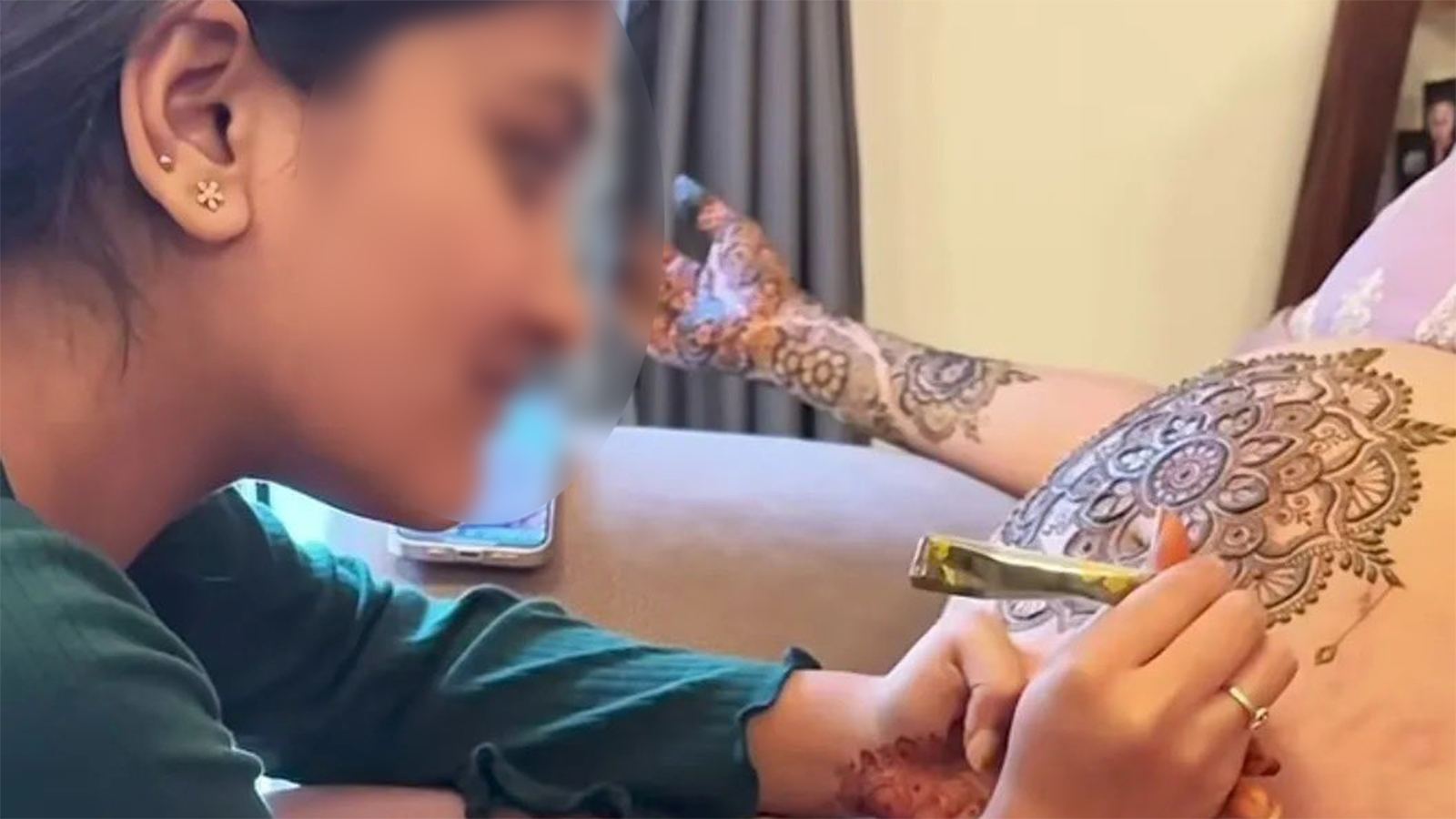 Baby bump mehendi photoshoot trend