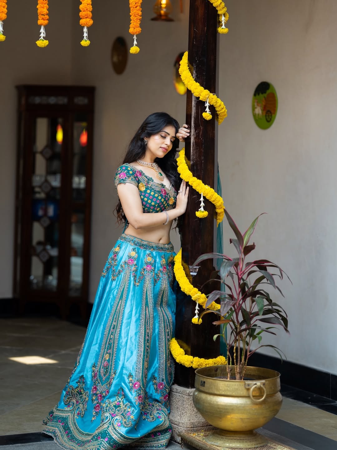 Bandhavi Sridhar Striking Profile In Teal Blouse