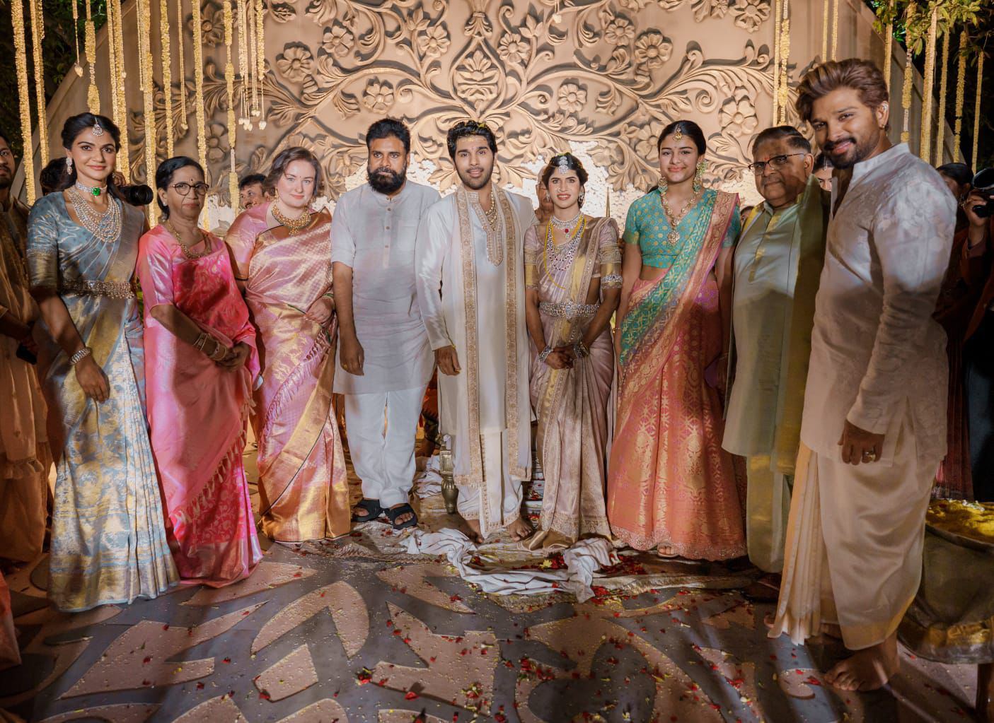 Pawan Kalyan Blesses Newlywed Couple On Stage