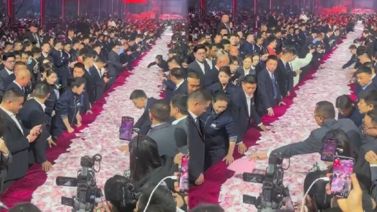 Chinese workers grabbing cash bonus stacks