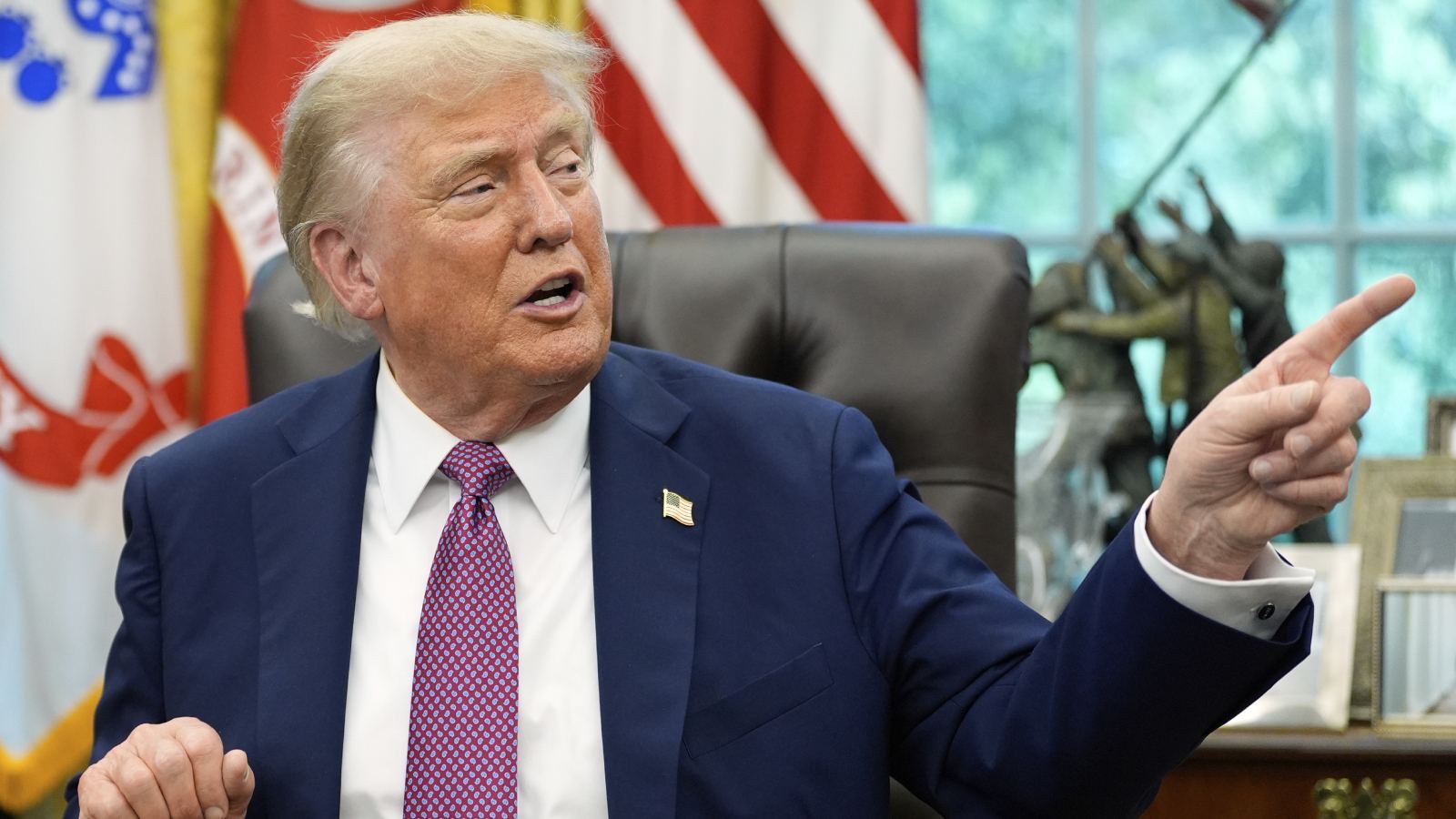 Donald Trump tariffs impact and Iran war economic crisis illustration