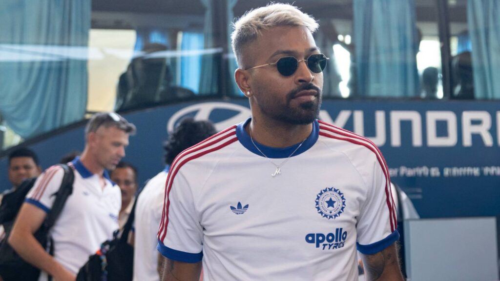 Hardik Pandya meets Gautam Gambhir video