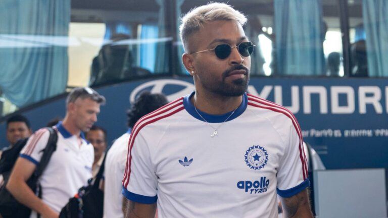 Hardik Pandya meets Gautam Gambhir video