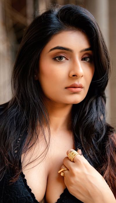 Hemanshi Ruparel Styling A Trendy Leather Layer