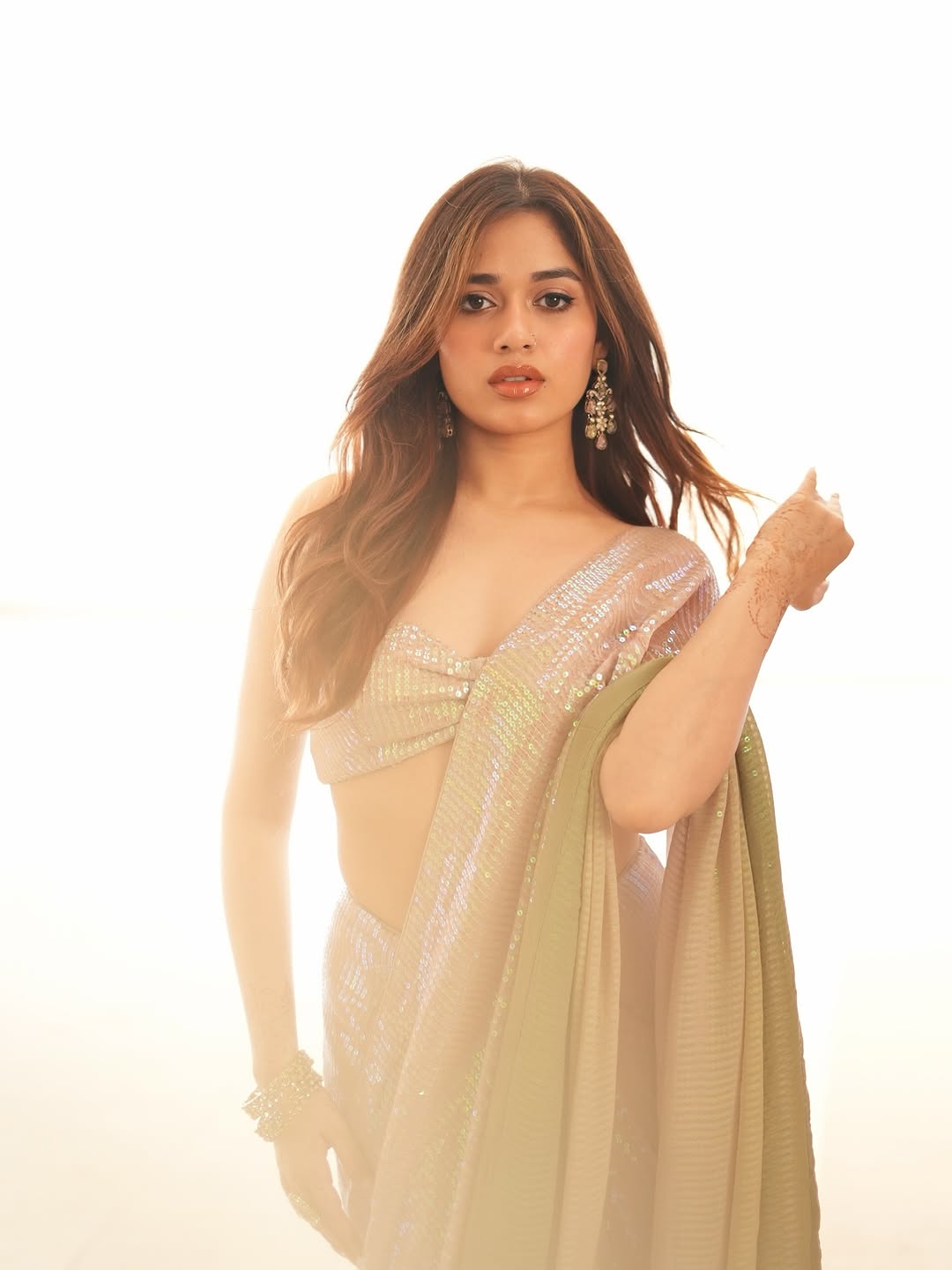 Jannat Zubair With Messy Wavy Brown Hair Vibe