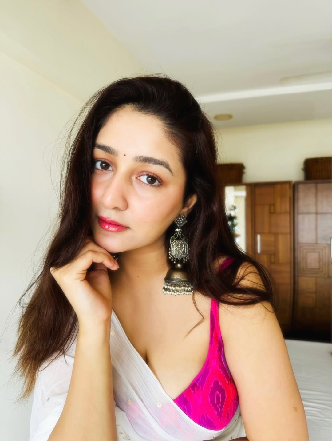 Kuhoo Paranjape Wearing Trendy Silver Jhumka Pair