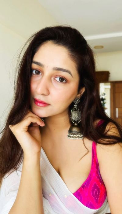 Kuhoo Paranjape In Playful White Saree Poses Set