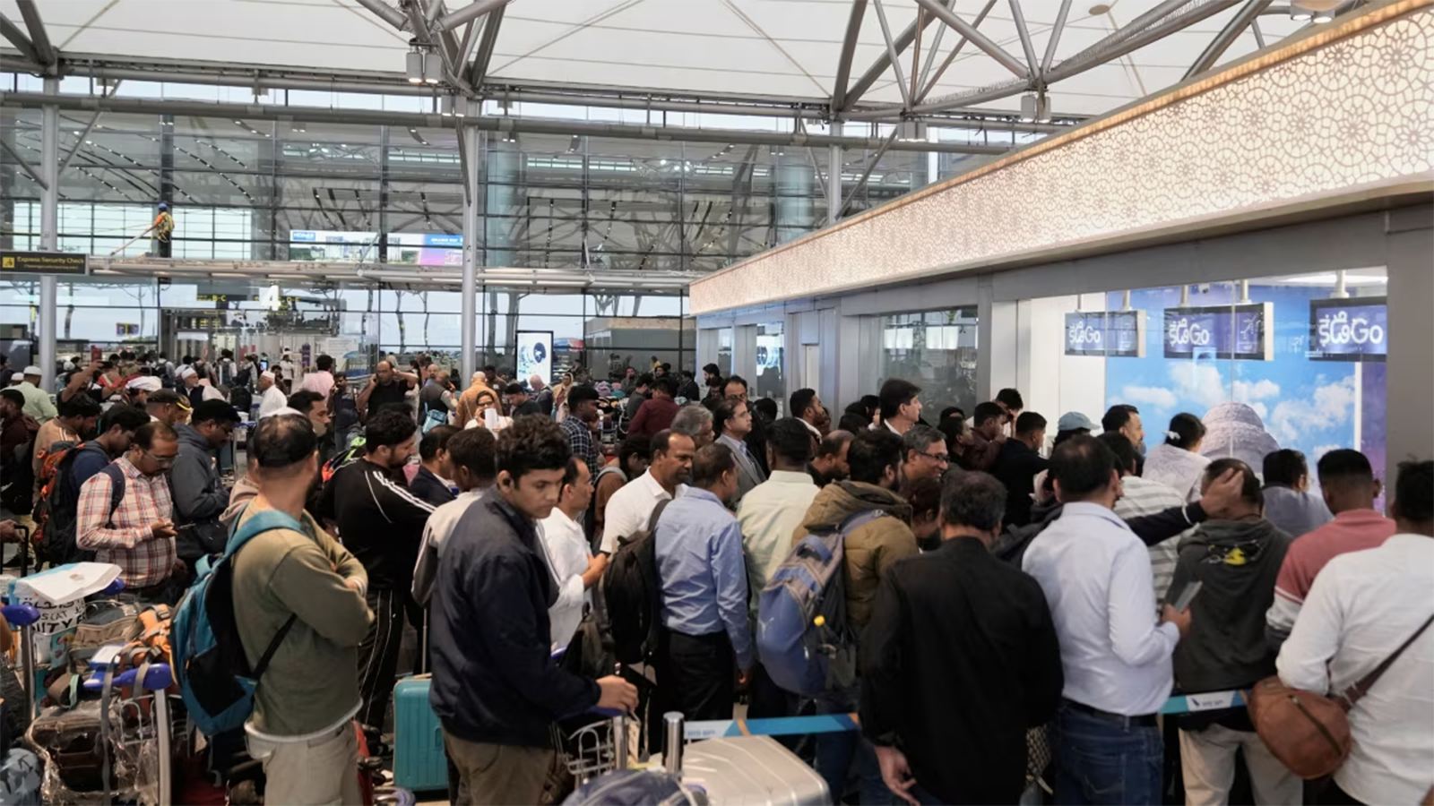Mumbai airport flight disruption