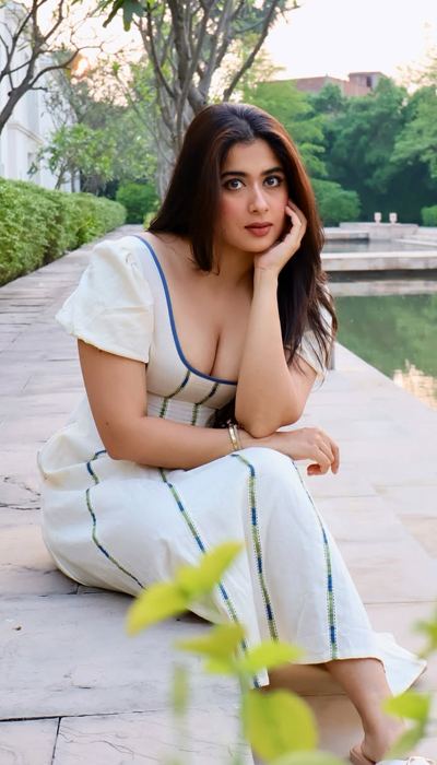 Nikita Sharma Elegant Curves In A White Drape