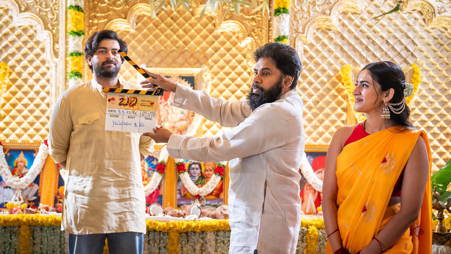 Pawan Kalyan Clapping At Bhari Launch Moment