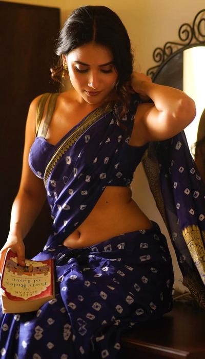 Edgy Fashion Pose By Indian Diva Prisha Singh