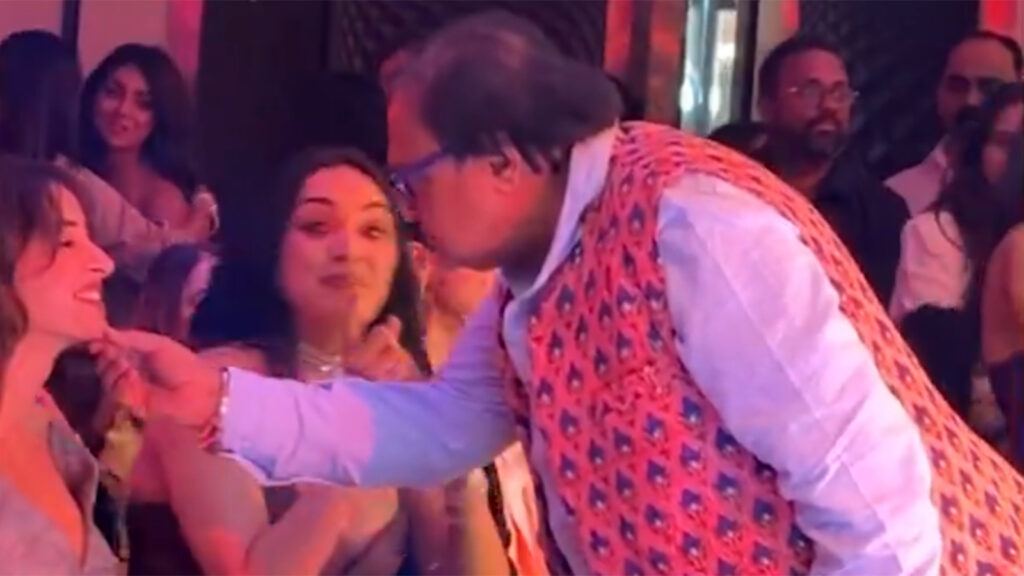 Rakesh Bedi Ananya Panday viral moment