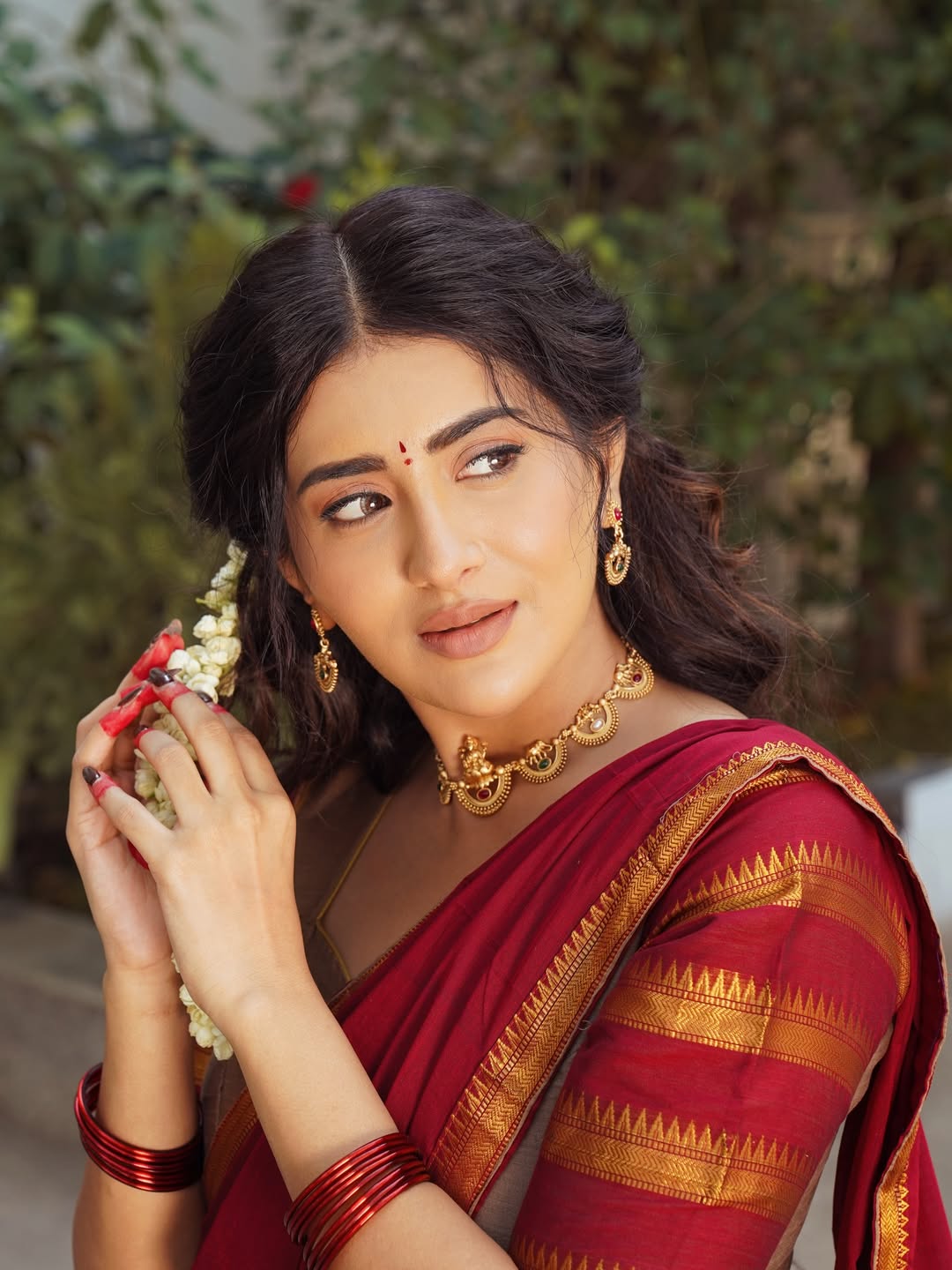 Rashi Singh Striking Gaze With Jasmine Flowers