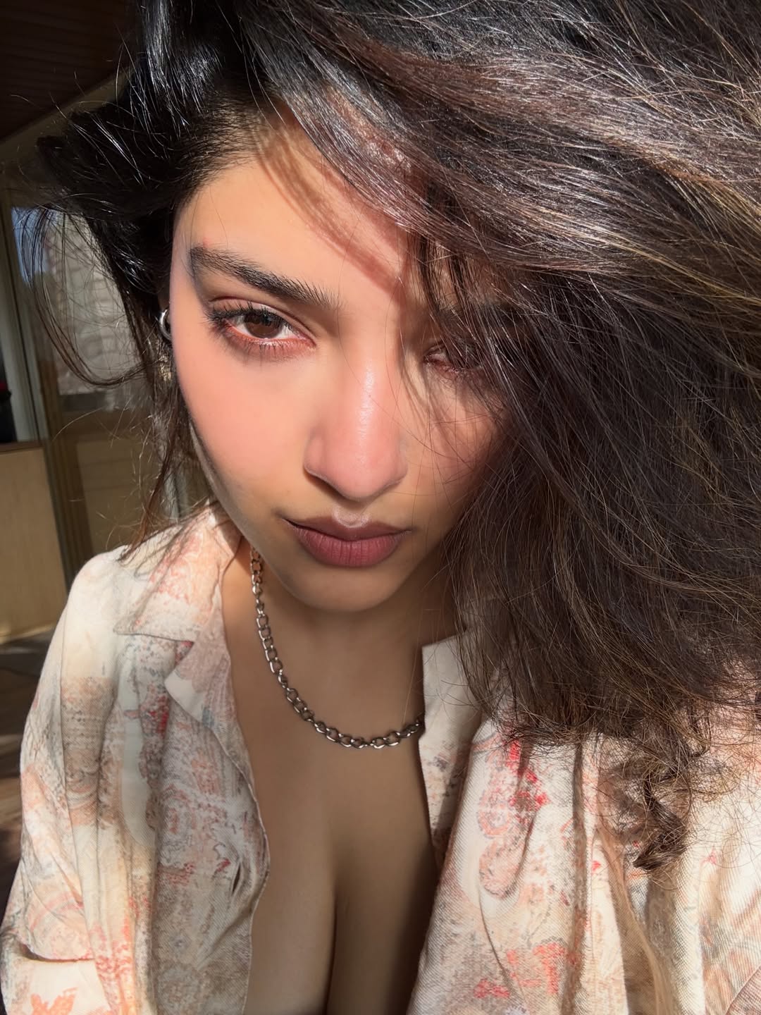Ritika Singh Chic Silver Chain Accessory Style