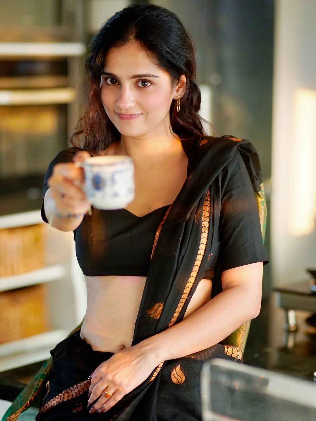 Rose Sardana Bold Navel Show In Saree Look